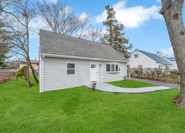 Property at 81 New Ave, Wyandanch, NY 11798, 4 beds, 1 bath