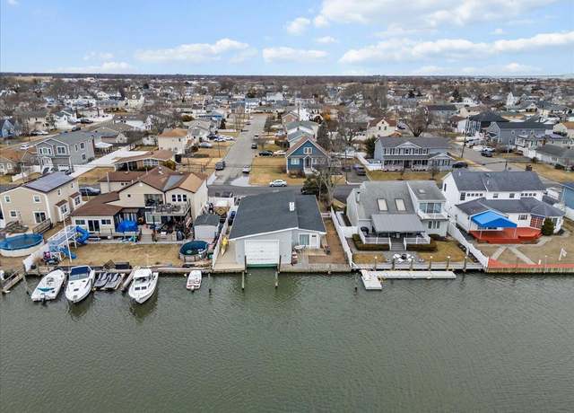 Property at 224 E Shore Rd, Lindenhurst, NY 11757, 3 beds, 2 baths