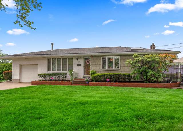 Property at 15 Kevin Rd, Commack, NY 11725, 3 beds, 2 baths
