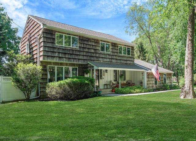 Property at 31 Blinker Light Rd, Stony Brook, NY 11790, 4 beds, 2.5 baths