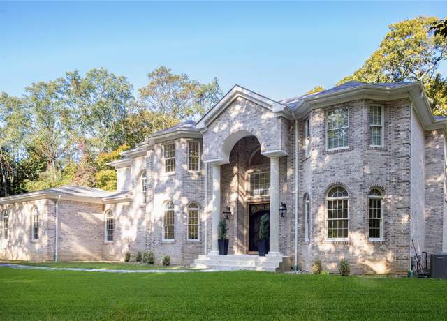 Property at 17 Barn Ln, Head Of The Harbor, NY 11780, 5 beds, 4.5 baths