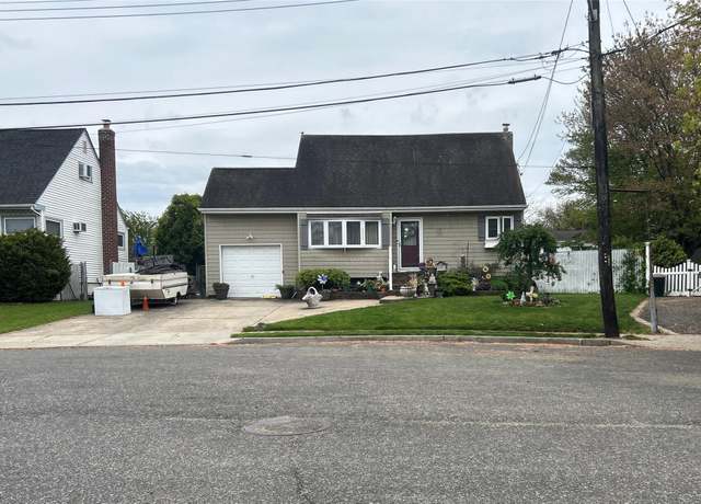 Property at 34 Karen St, West Babylon, NY 11704, 4 beds, 2 baths