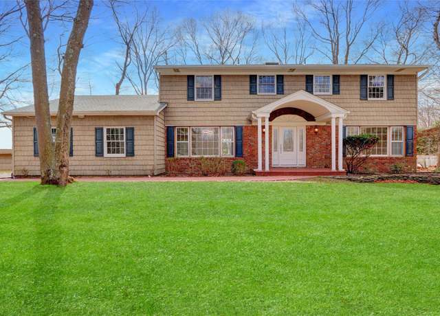 Property at 39 Glenrich Dr, Saint James, NY 11780, 4 beds, 2.5 baths