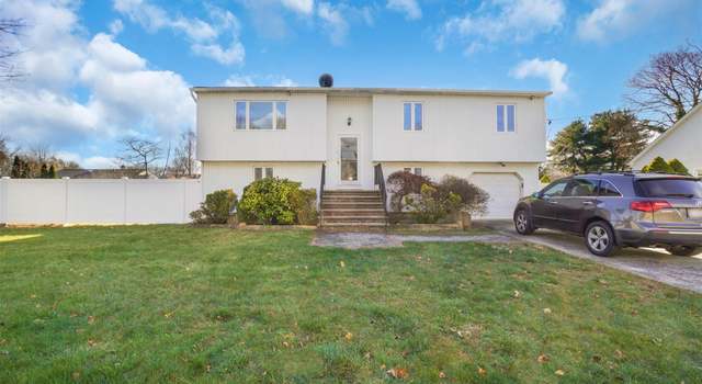 Photo of 340 Gillette St, Dix Hills, NY 11746