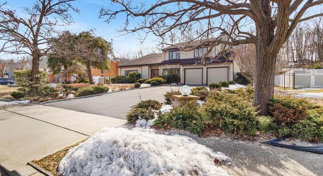 Photo of 51 Timber Ridge Dr, Commack, NY 11725
