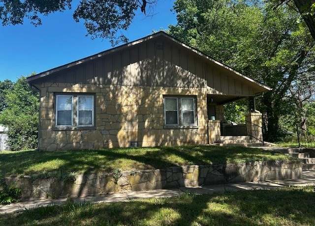 Property at 614 N 5th St, Arkansas City, KS 67005, 2 beds, 1 bath