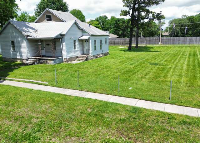 Property at 1121 E Thoman St, Springfield, MO 65803, 2 beds, 1 bath