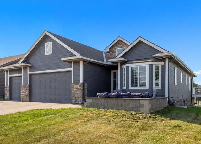 Property at 3102 Traders Pointe Rd, Council Bluffs, IA 51501, 4 beds, 3 baths
