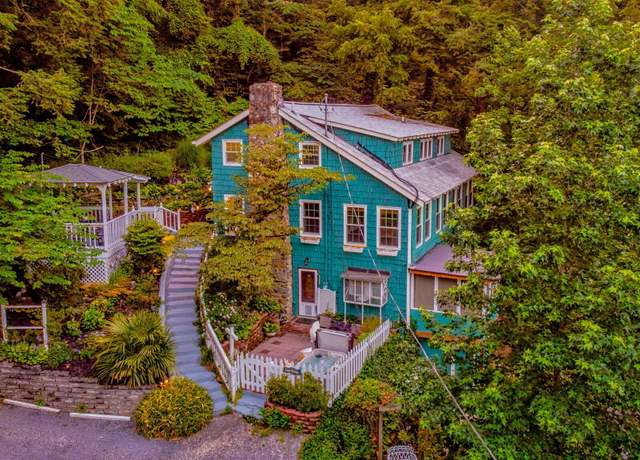 Property at 204 Hill St, Gatlinburg, TN 37738, 6 beds, 6 baths