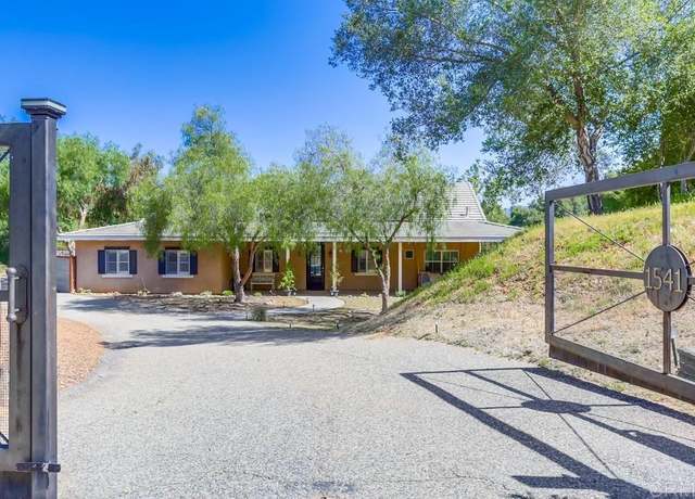 Property at 1541 Santa Margarita Dr, Fallbrook, CA 92028, 5 beds, 3 baths
