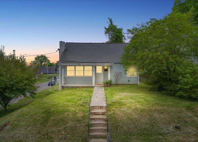 Property at 800 Pearl St, Bristol, VA 24201, 3 beds, 2 baths