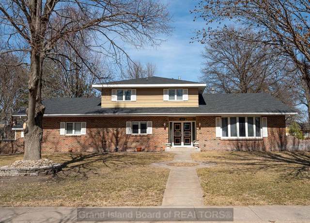 Property at 1316 Grand Ave, Grand Island, NE 68801, 4 beds, 3.5 baths