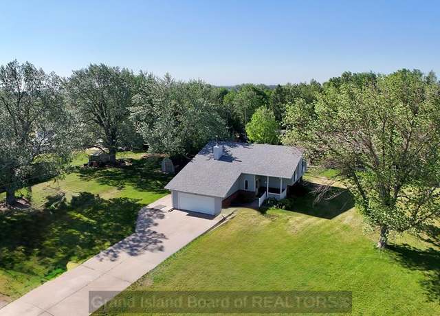 Property at 3103 S North Rd, Grand Island, NE 68803, 5 beds, 3 baths