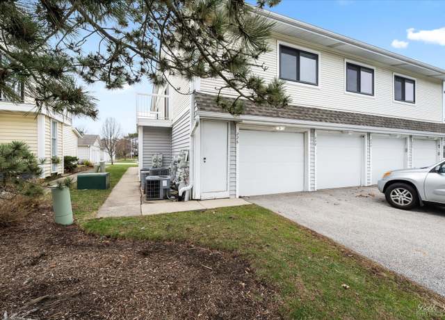 Property at 226 N Waterford Dr Unit 12D, Schaumburg, IL 60194, 2 beds, 1.5 baths