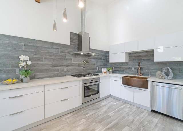 Property at 10843 Northoak Sq, Cupertino, CA 95014, 2 beds, 2 baths