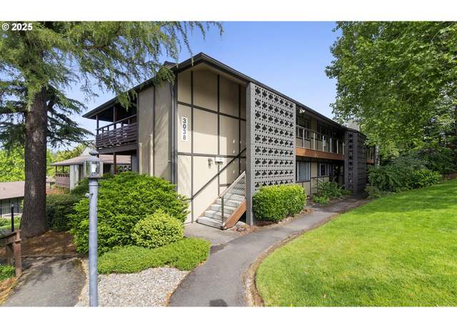 Property at 3038 SW Florida Ct Unit B, Portland, OR 97219, 2 beds, 1.5 baths
