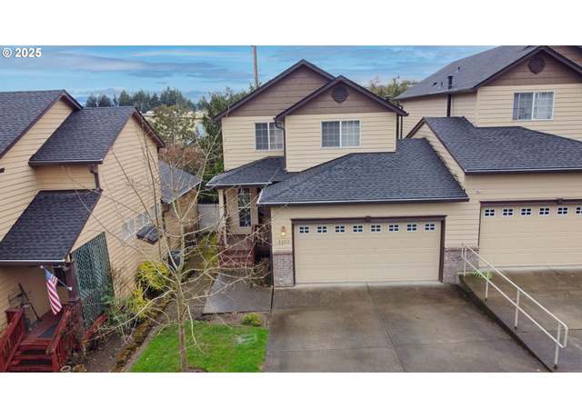 Property at 2103 NE 137th Ct, Vancouver, WA 98684, 3 beds, 2.5 baths