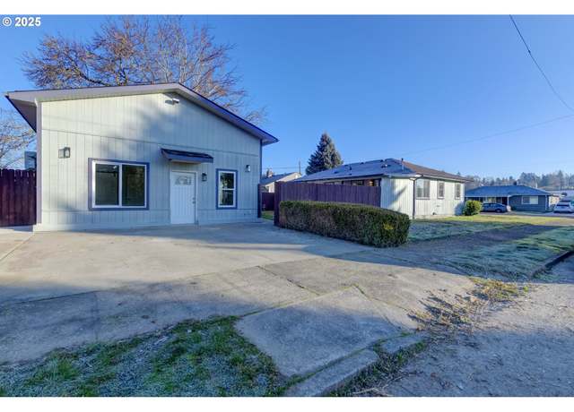 Property at 3600 Thompson Ave, Vancouver, WA 98660, 4 beds, 2.5 baths
