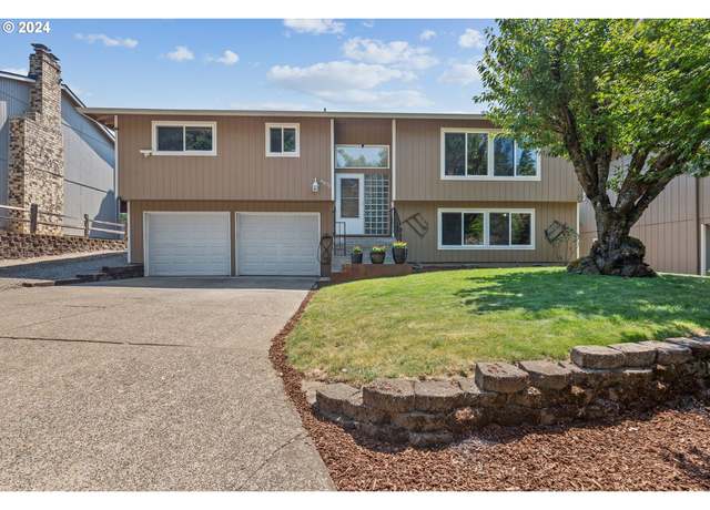 Property at 8870 SE Spencer Dr, Happy Valley, OR 97086, 4 beds, 2.5 baths