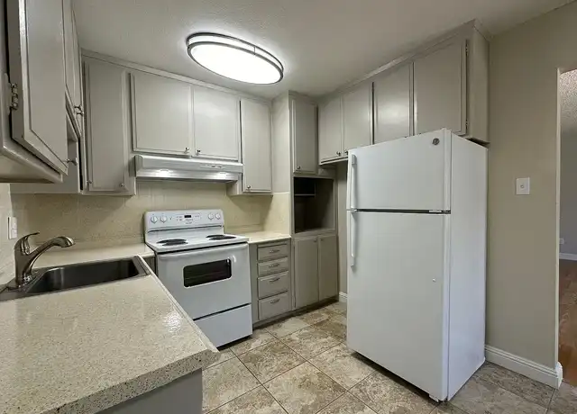 Property at Courtyard Apartments - 5971 Lake Crest Way, Sacramento, CA, 95822, 1 bed, 1 bath, [object Object]