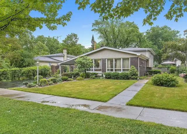 Property at 129 Parkview Rd Unit 1, Glenview, IL, 60025, 3 beds, 2 baths, [object Object]