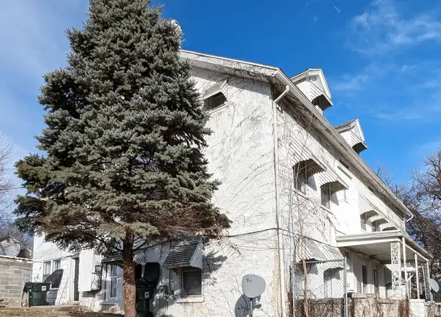 Property at 832 W 8th St Unit 1, Davenport, IA, 52802, 0 beds, 1 bath, [object Object]