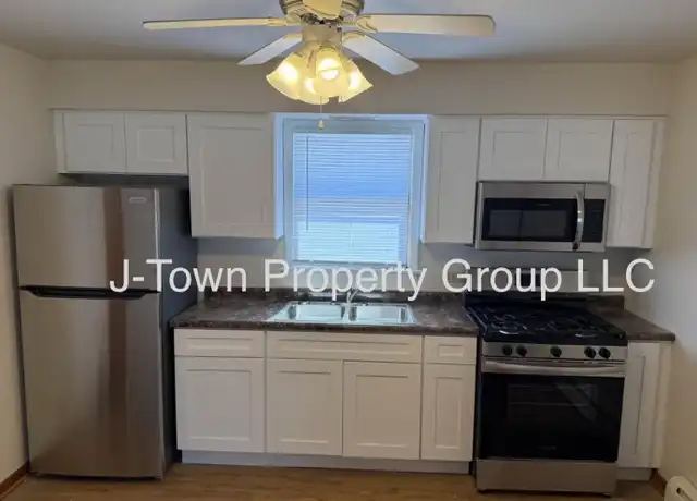 Property at 2414 Douglas St Unit 2W, Joliet, IL, 60435, 2 beds, 1 bath, [object Object]