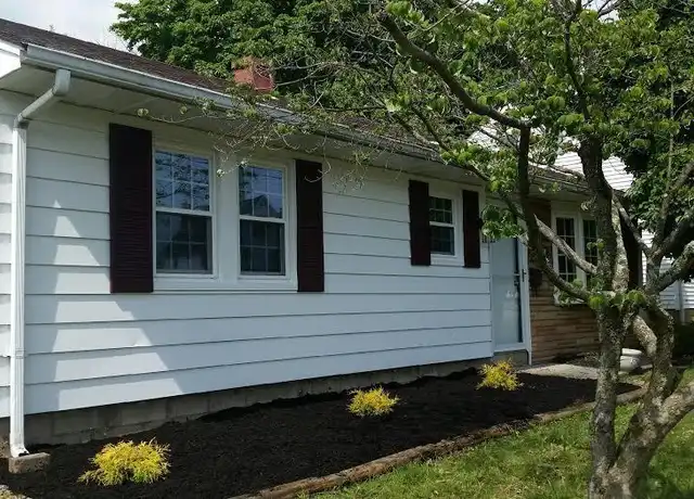 Property at 306 E Liberty St, Girard, OH, 44420, 3 beds, 1 bath, [object Object]