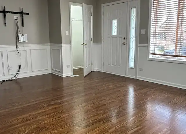 Property at 5520 W 63rd Pl Unit 1, Chicago, IL, 60638, 3 beds, 1 bath, [object Object]