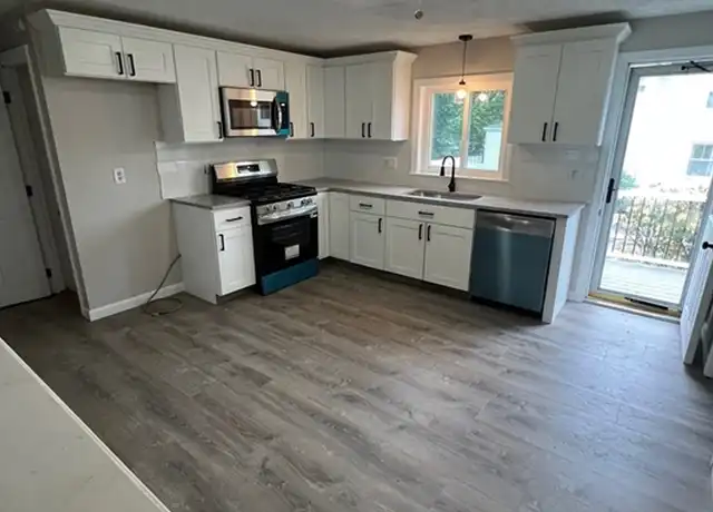 Property at 103 E Foster St Unit 2, Melrose, MA, 02176, 3 beds, 1 bath, [object Object]