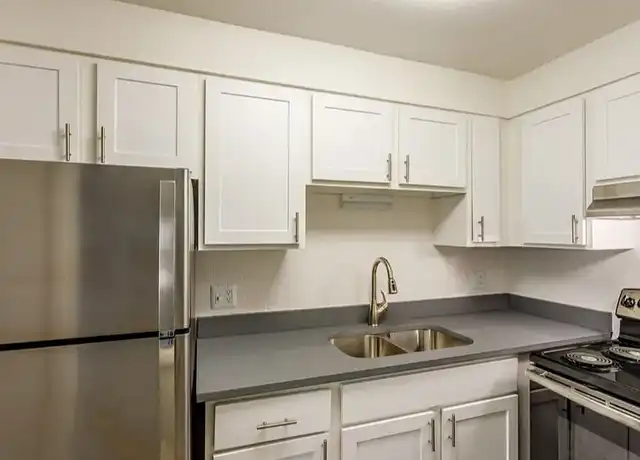 Property at Golden Nugget Apartments - 291 W Belleview Ave, Englewood, CO, 80110, 1 bed, 1 bath, [object Object]
