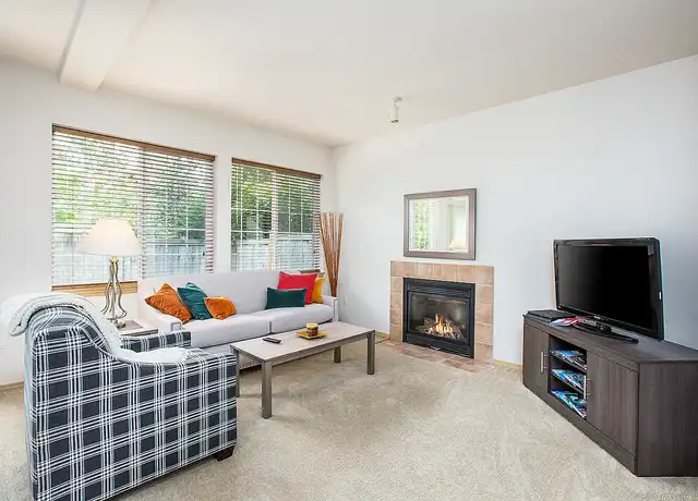 Property at Borgata Apartments & Townhomes - 400 S 50th St, Renton, WA, 98055, 1-2 bed, 1-2.5 bath, [object Object]