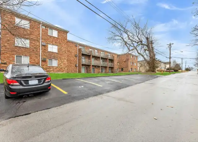 Property at Roxbury Apartments - 6217 Roxbury St, Cincinnati, OH, 45230, 1 bed, 1 bath, [object Object]