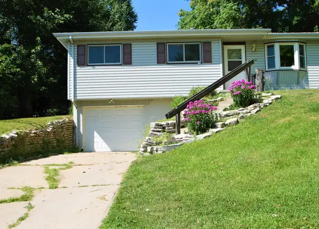 Property at 9230 Grand Ave, Omaha, NE, 68134, 3 beds, 1 bath, [object Object]