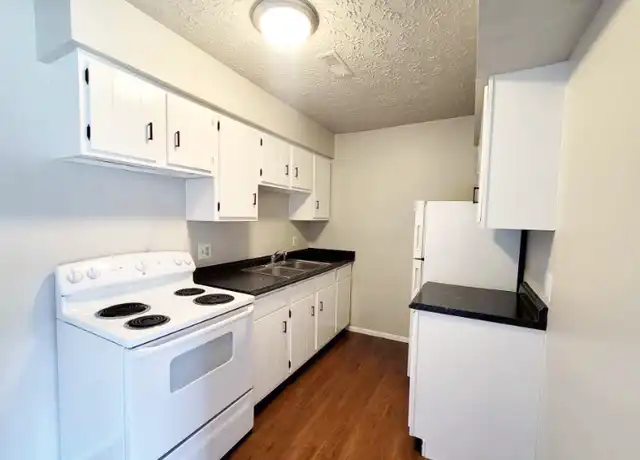 Property at 1105 W Maple St, North Canton, OH, 44720, 2 beds, 1 bath, [object Object]