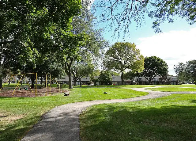 Property at Country Villas - 4715 Beau Bien Blvd E, Lisle, IL, 60532, 1 bed, 1 bath, [object Object]