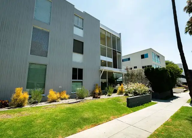 Property at 170 North Crescent Street - 170 N Crescent Dr, Beverly Hills, CA, 90210, 2-3 beds, 2.5-3 baths, [object Object]